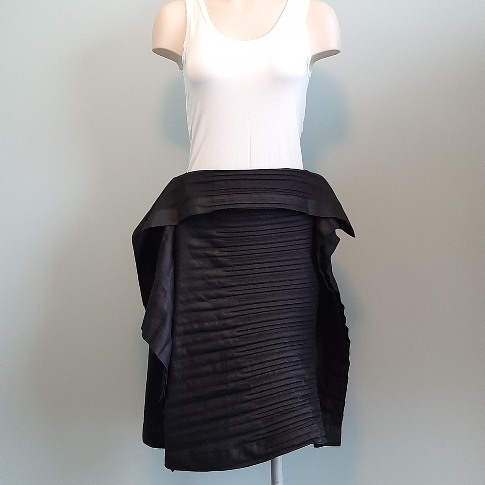 Unique formed asymmetrical black skirt